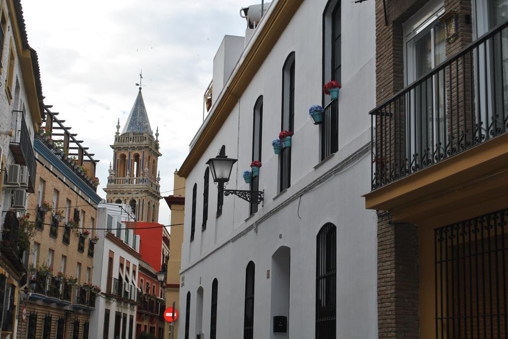 Triana Pelay Apartment *