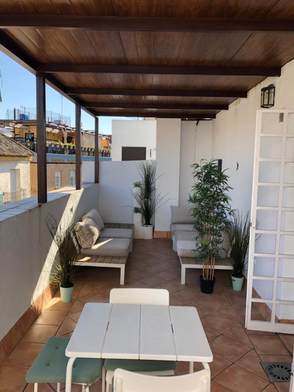 Triana Pelay Apartment *